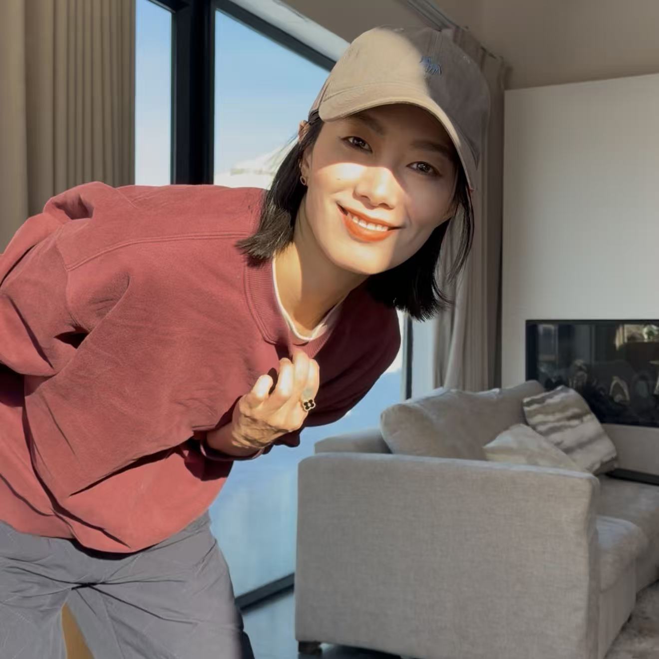 琴仔 枣红色假两件撞色加厚卫衣简约休闲宽松圆领套头上衣女D5202