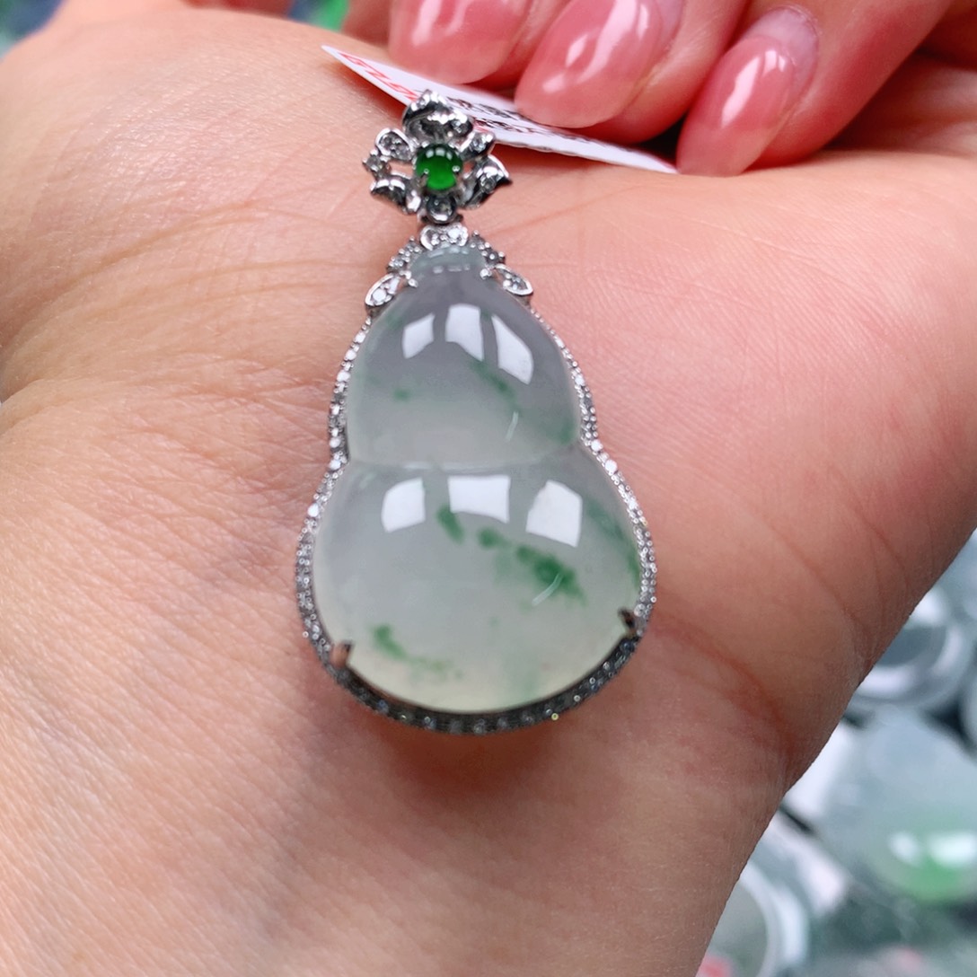 翡翠颈饰18K金镶嵌天然翡翠