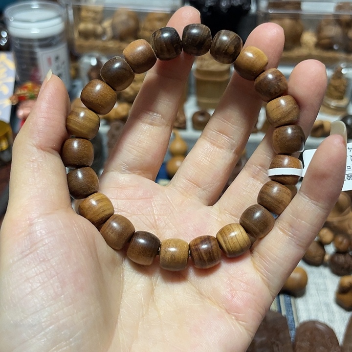 大***）其他檀香木1.0微瑕保真印度迈索尔老山檀香