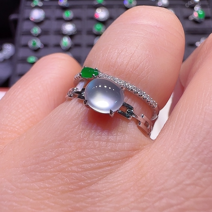 翡翠戒指18K金镶嵌戒指