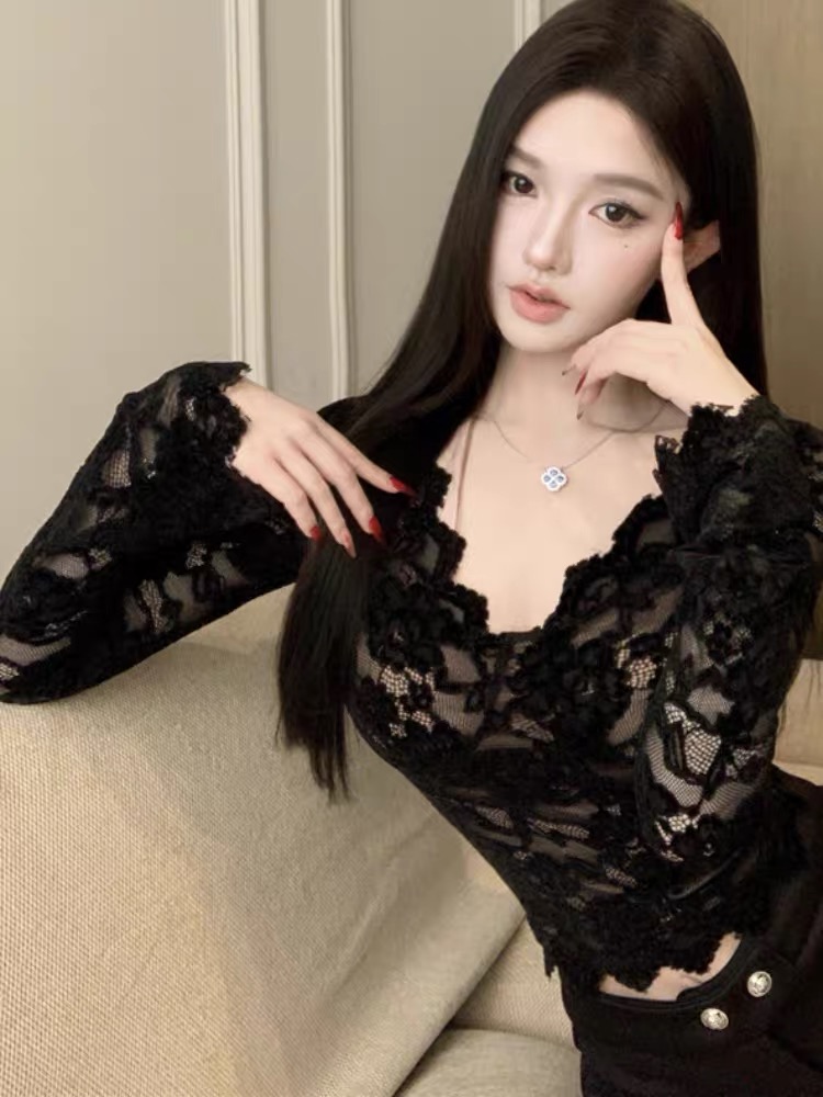 (XI ZI女装）#1053秋冬温柔纯欲风时尚V领蕾丝拼接加绒打底上衣