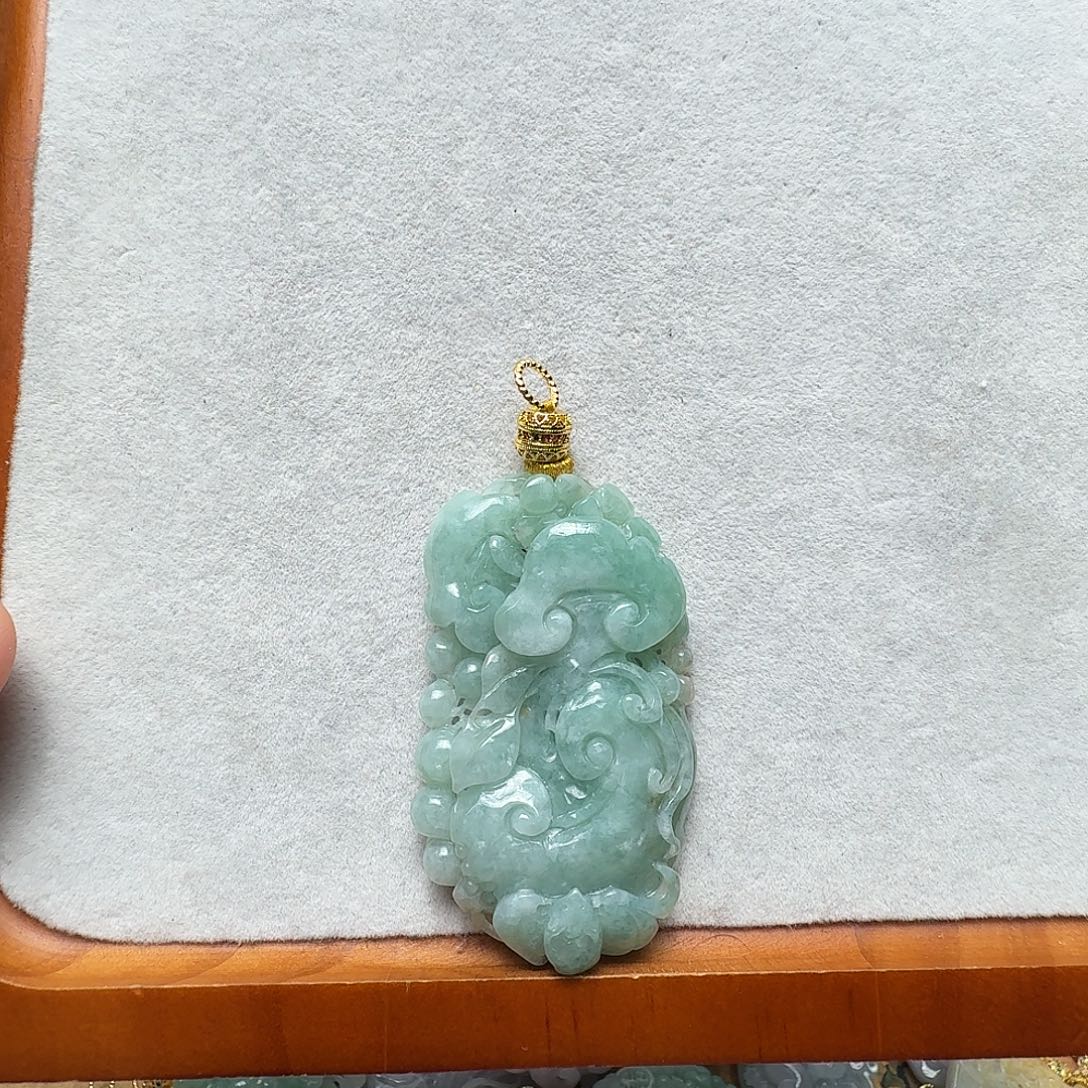 翡翠未镶嵌吊坠(赠链)