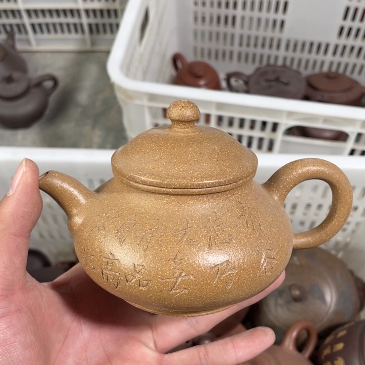 老厂紫砂壶一件。