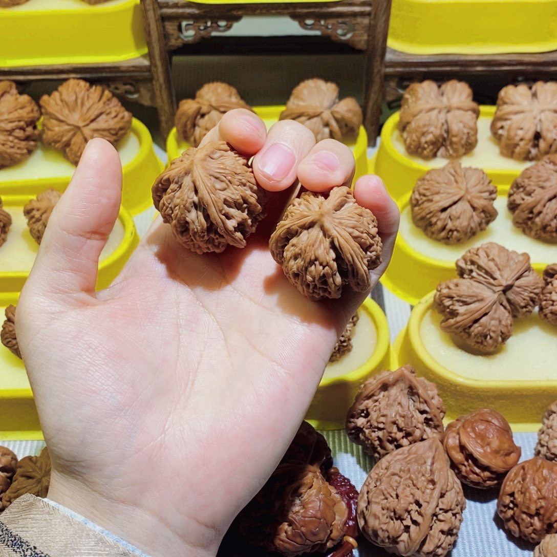 G***豆文玩核桃吊坠虎头奔