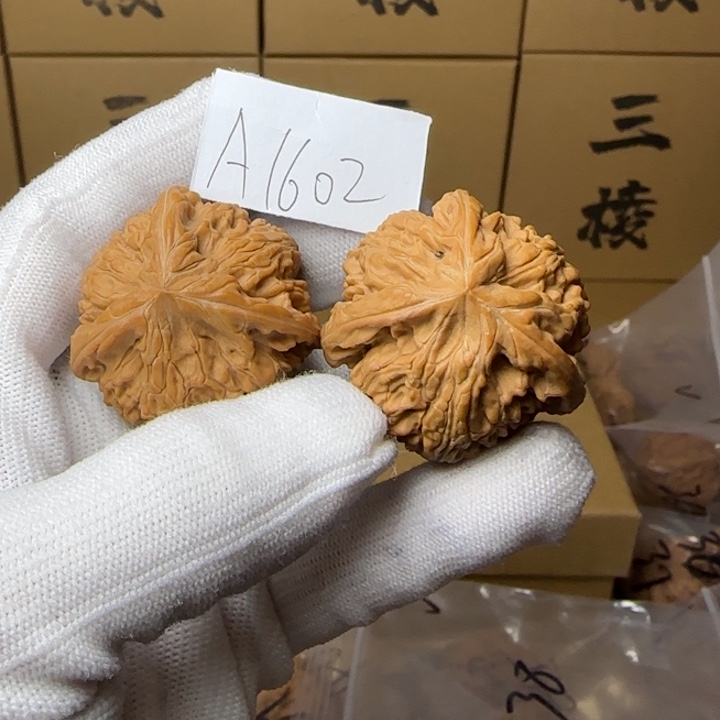 文玩核桃吊坠38尺御龙三棱