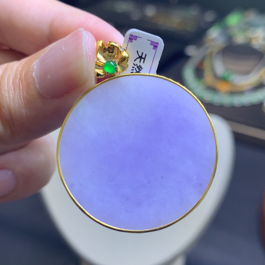 颈饰18K金镶嵌翡翠