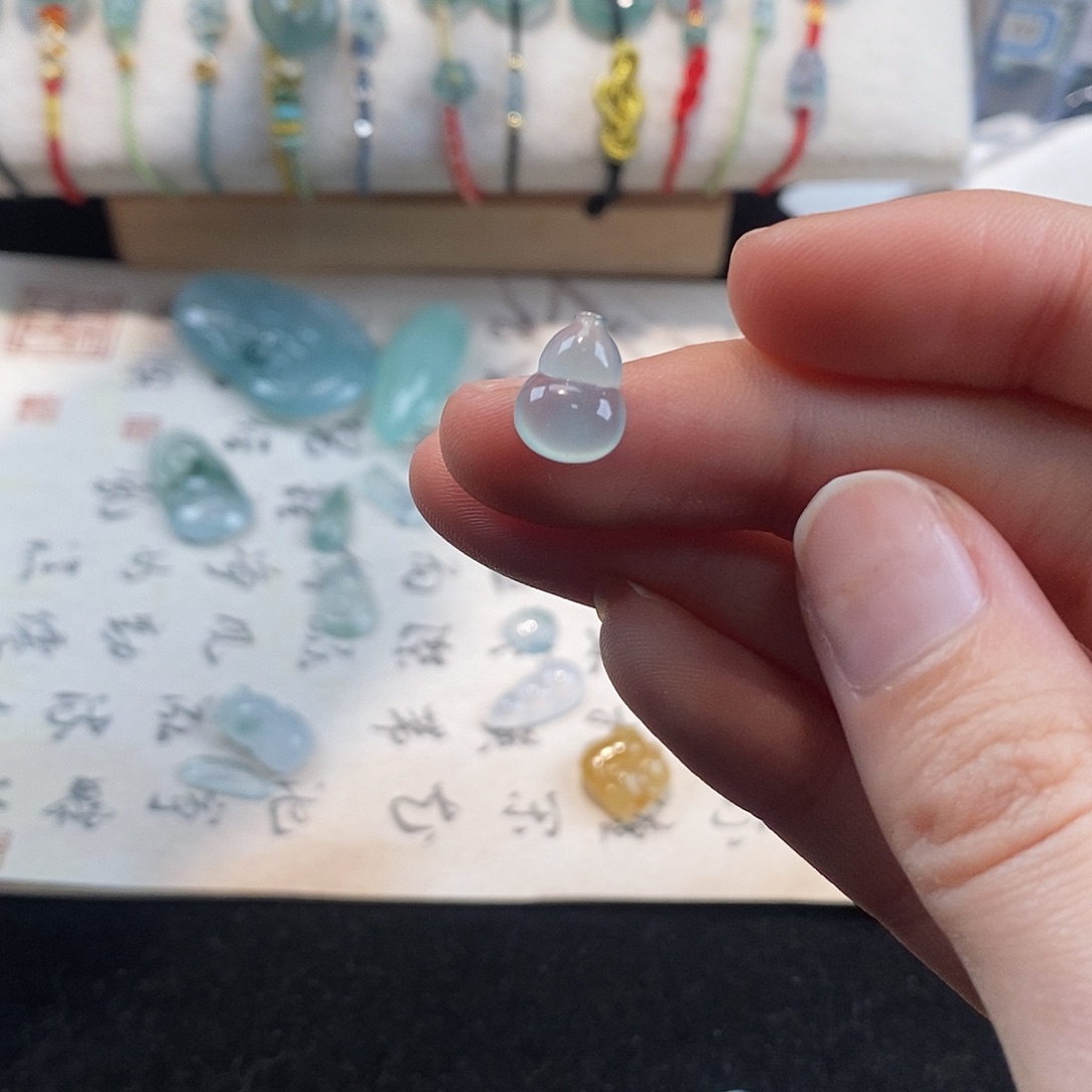 翡翠颈饰未镶嵌天然翡翠