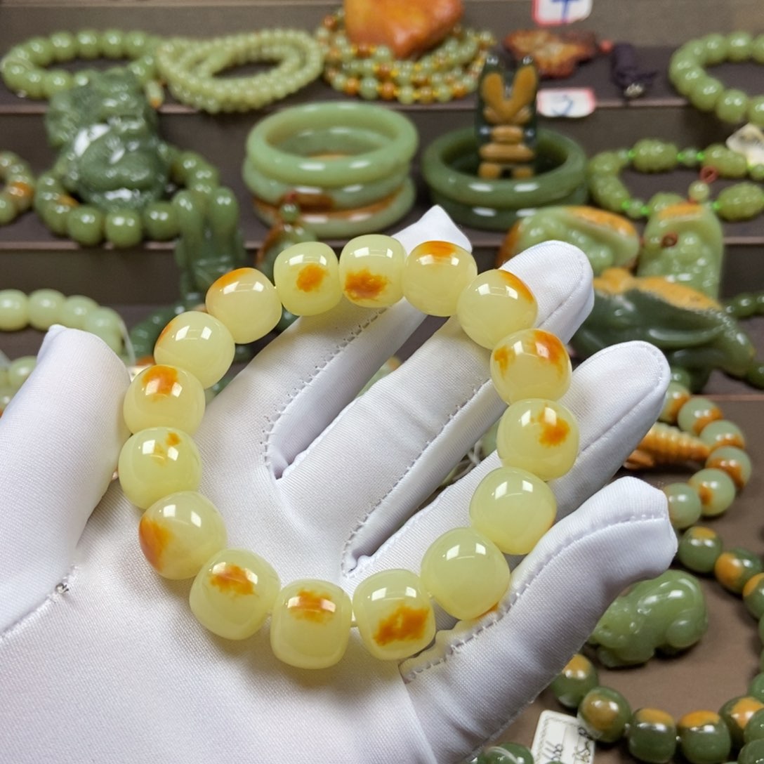 透闪石质玉手链未镶嵌盛**衣