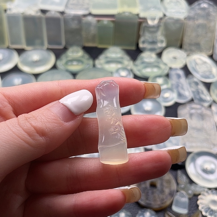 岫玉未镶嵌颈饰竹节