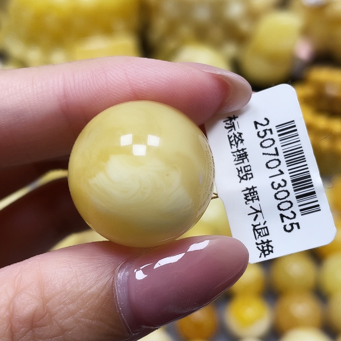 陈***.蜜蜡未镶嵌裸石20.8mm瑕