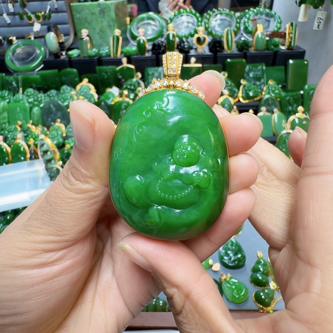 和田玉（碧玉）颈饰18K金镶嵌静*