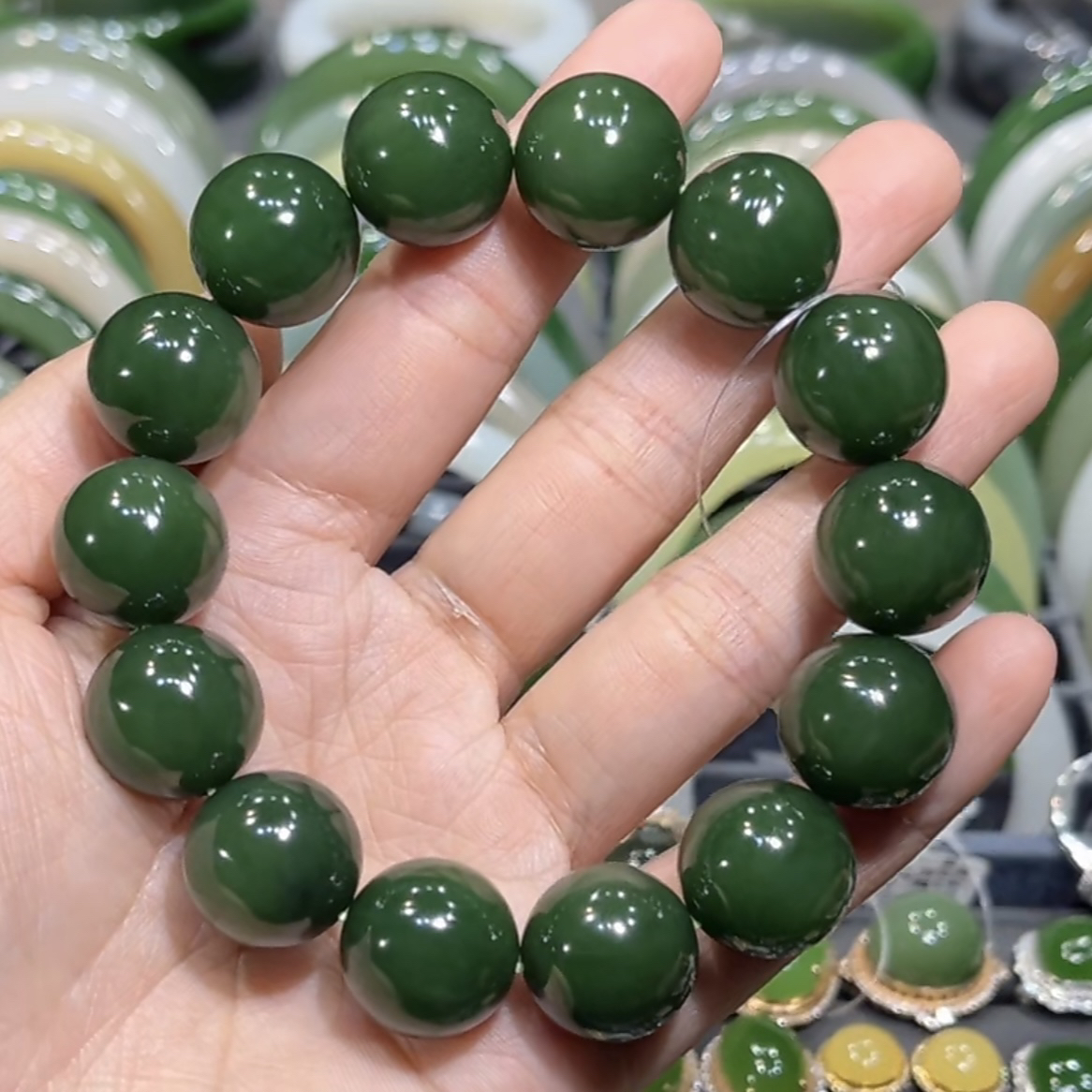 和田玉俄料碧玉老料辣菠菜绿手串16mm