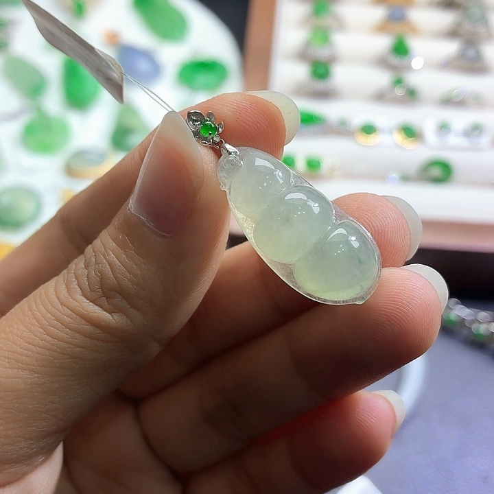 翡翠未镶嵌颈饰吊坠