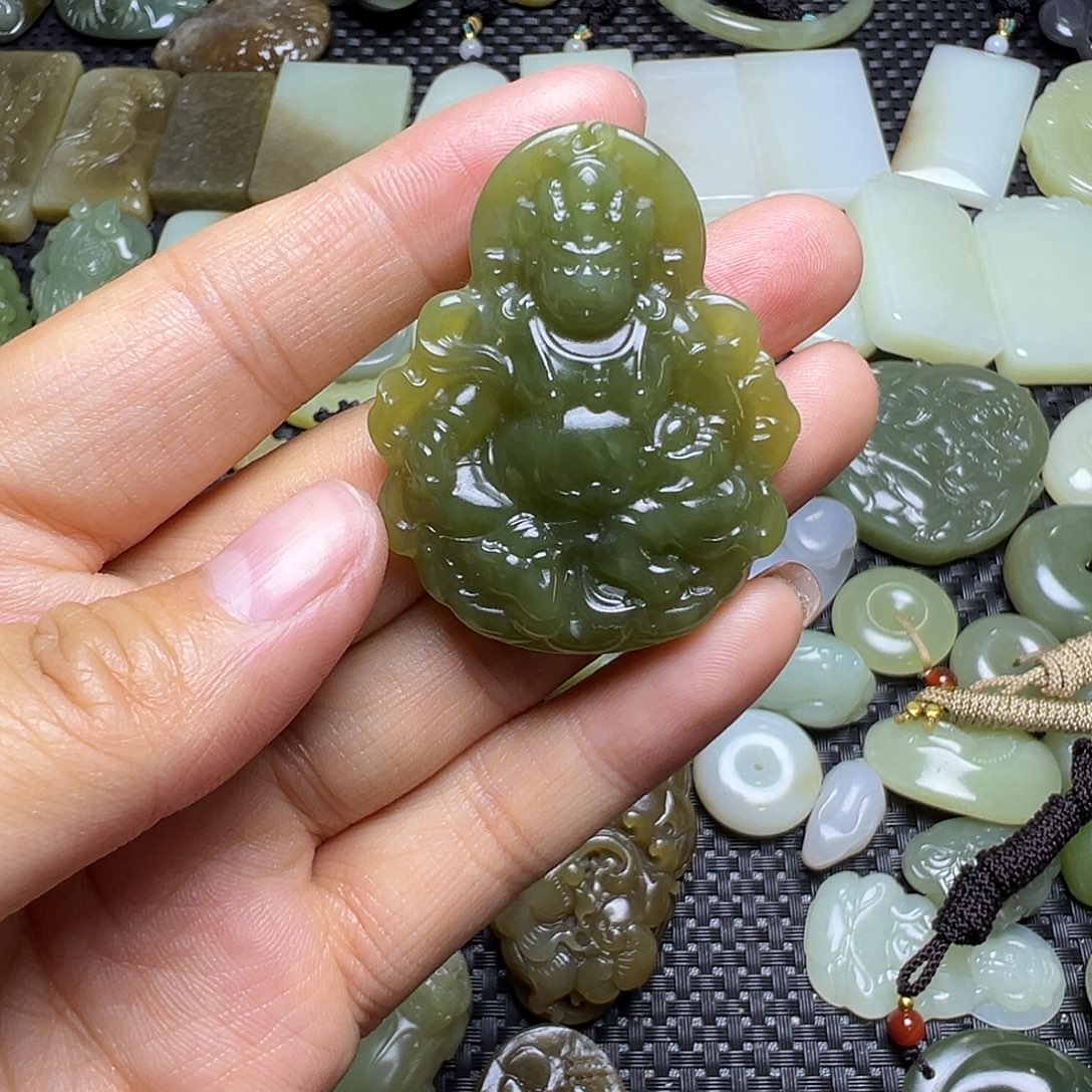 和田玉未镶嵌吊坠(不含链)有裂漏，不退不换，卡45