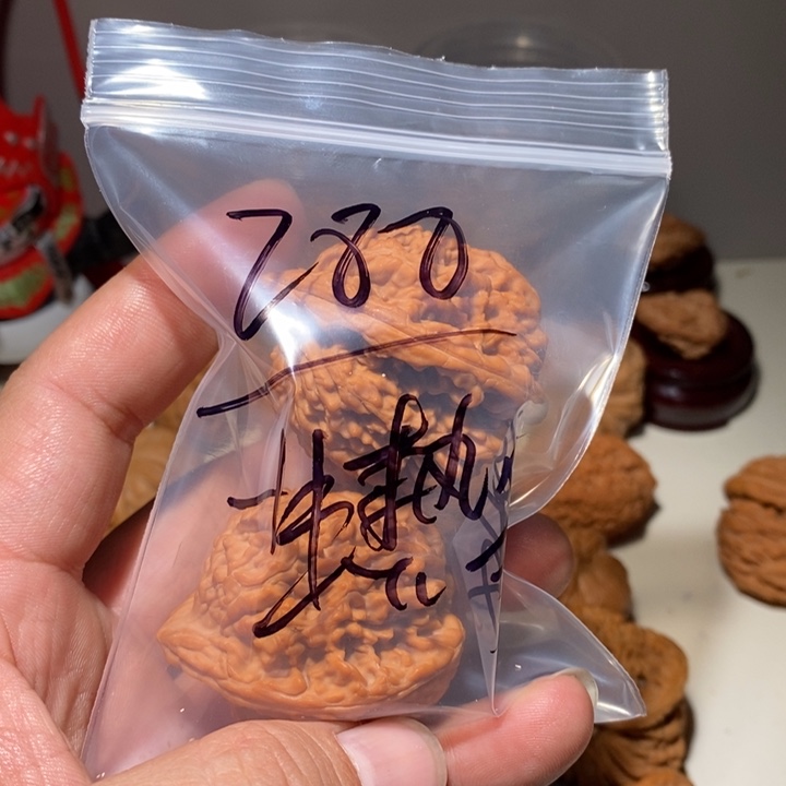 一****.文玩核桃蚂蚁王核桃