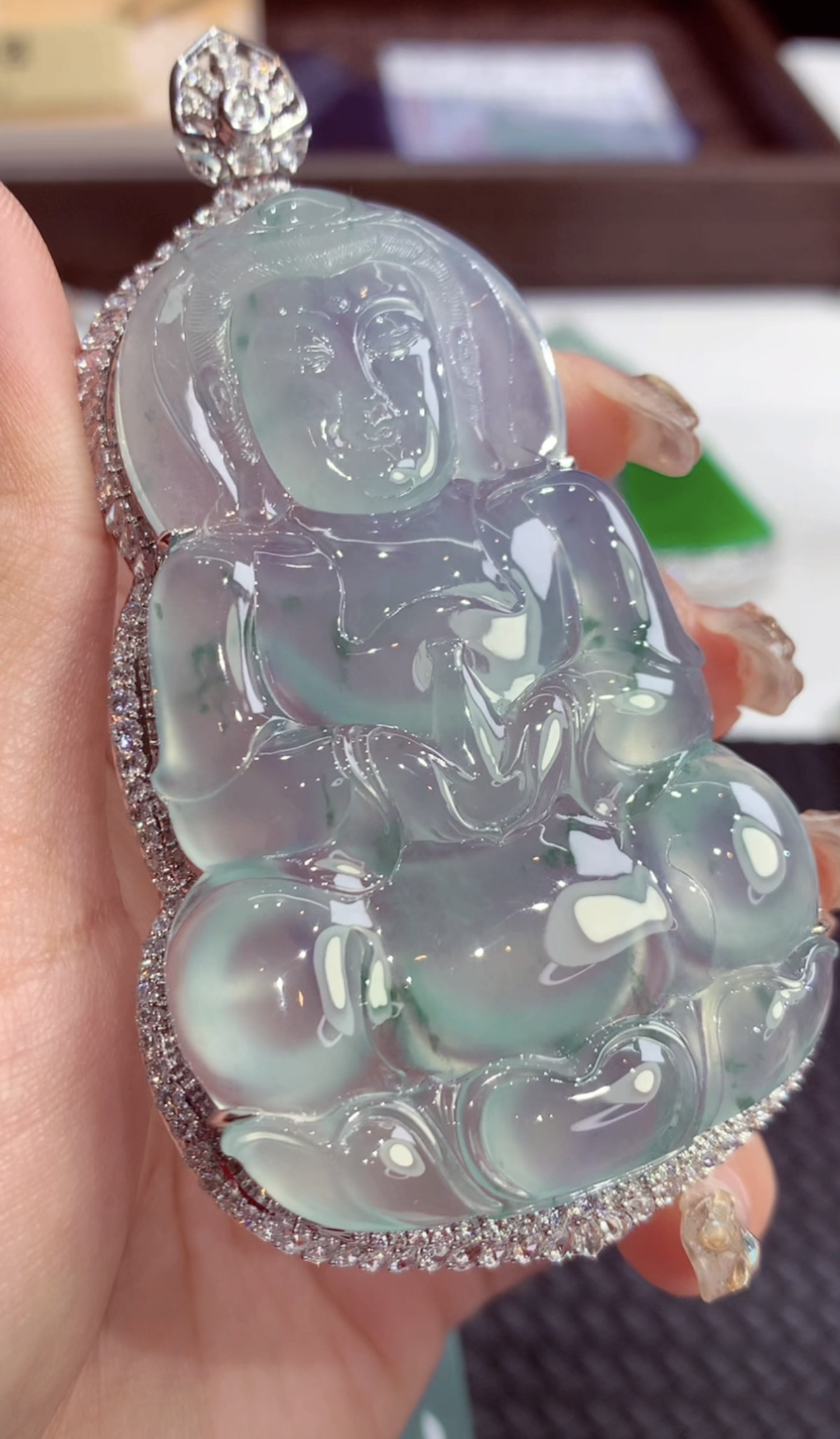 传承级天然缅甸翡翠a货超大尺寸飘花大观音