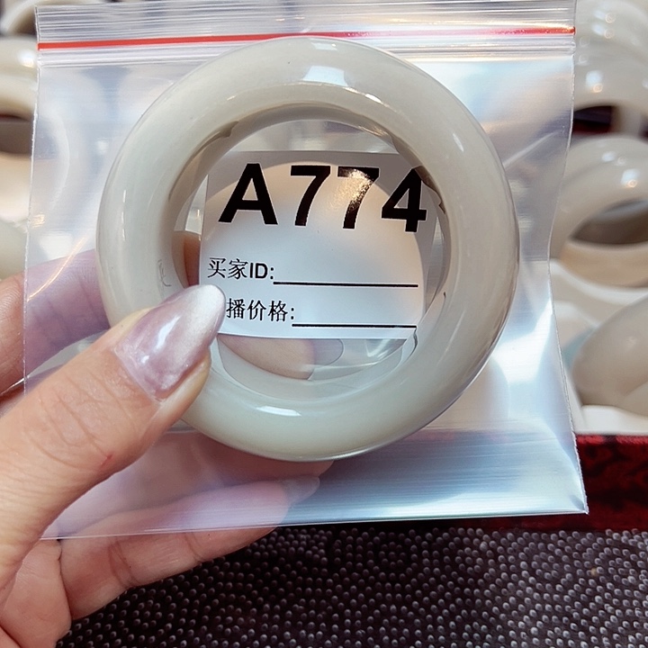石英质玉手镯合金炎