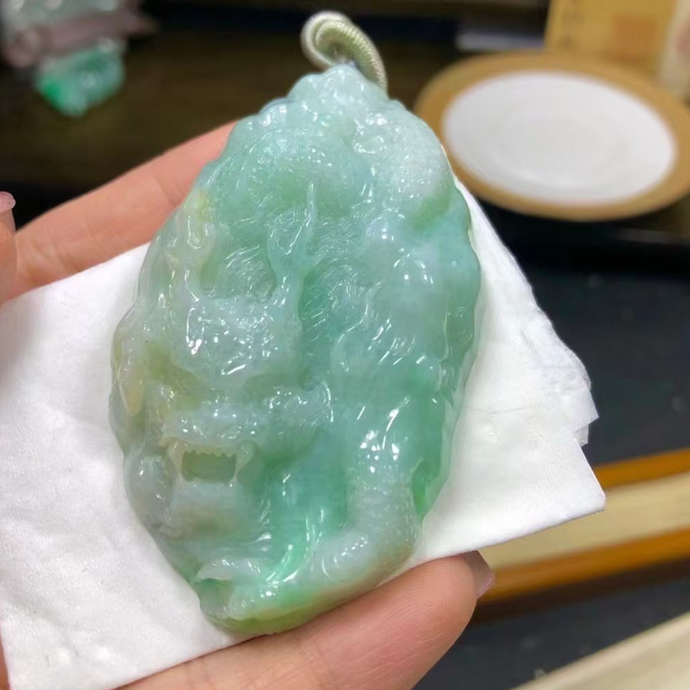 翡翠A货龙牌挂件厚装饱满雕工霸气
