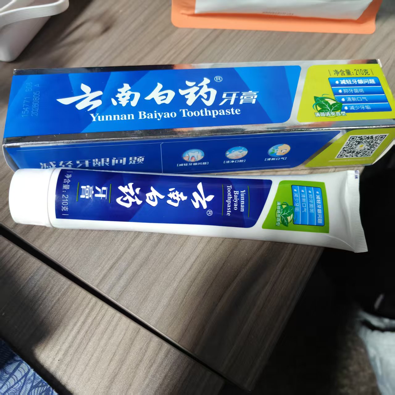 牙膏护龈清新口气留兰香型牙膏减少口腔牙龈问题