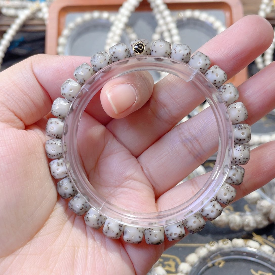 星月菩提手串糯冰全玉化绿背