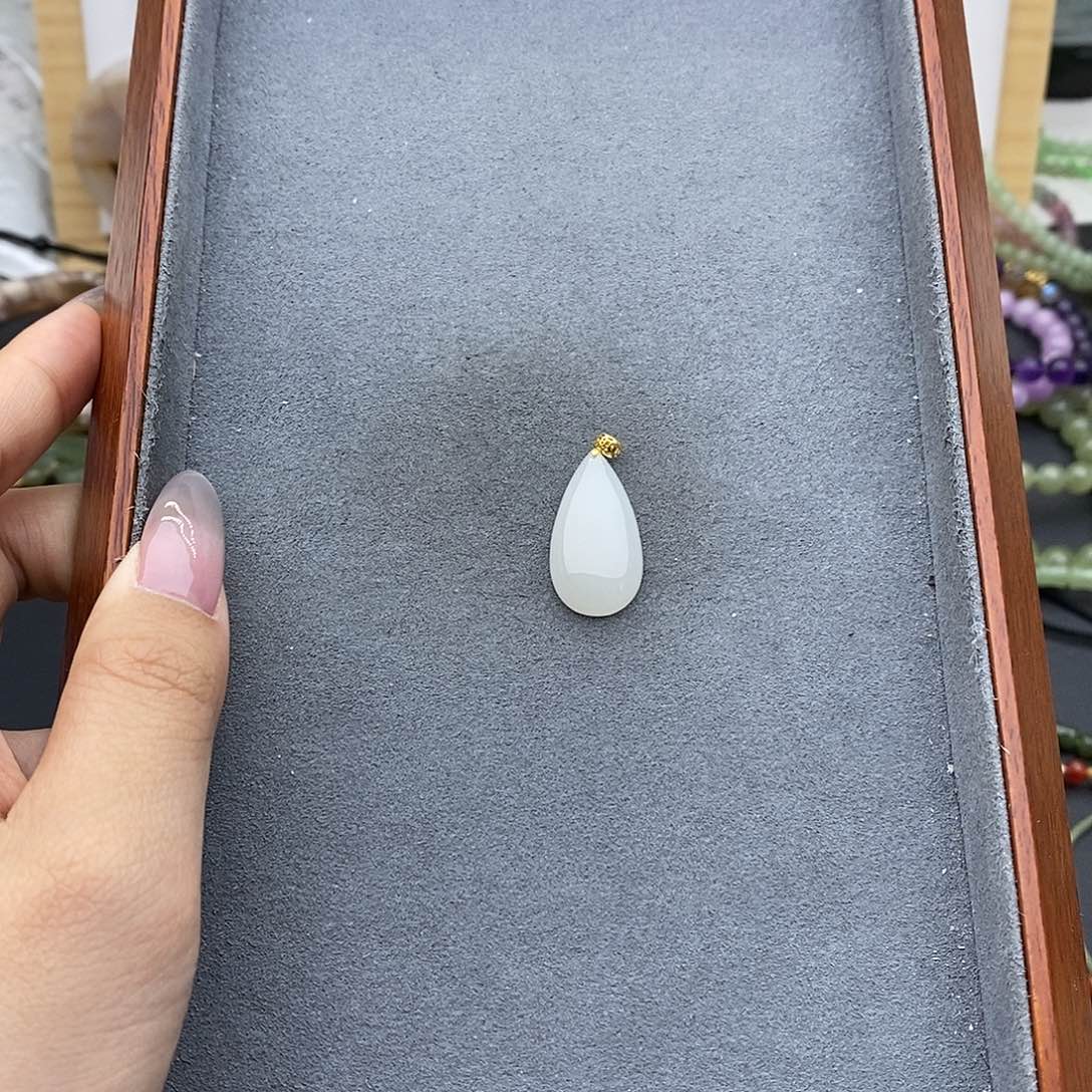 和田玉吊坠(不含链)18K金镶嵌