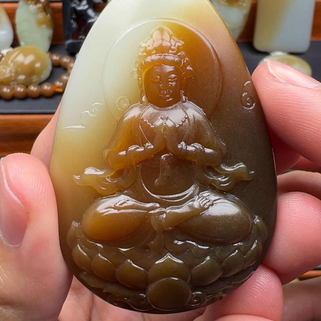 和田玉（糖玉）颈饰未镶嵌黑****?