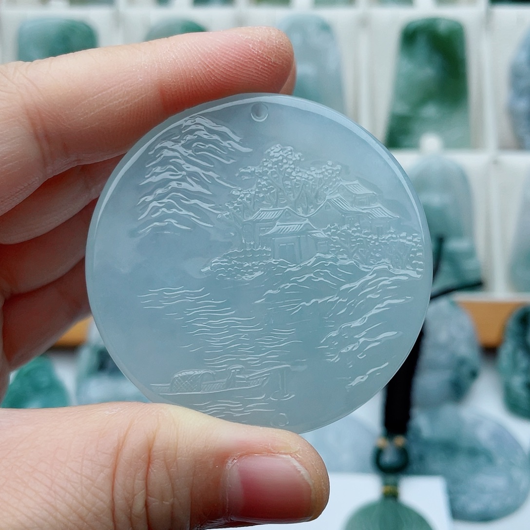 强***仔翡翠未镶嵌颈饰山水牌