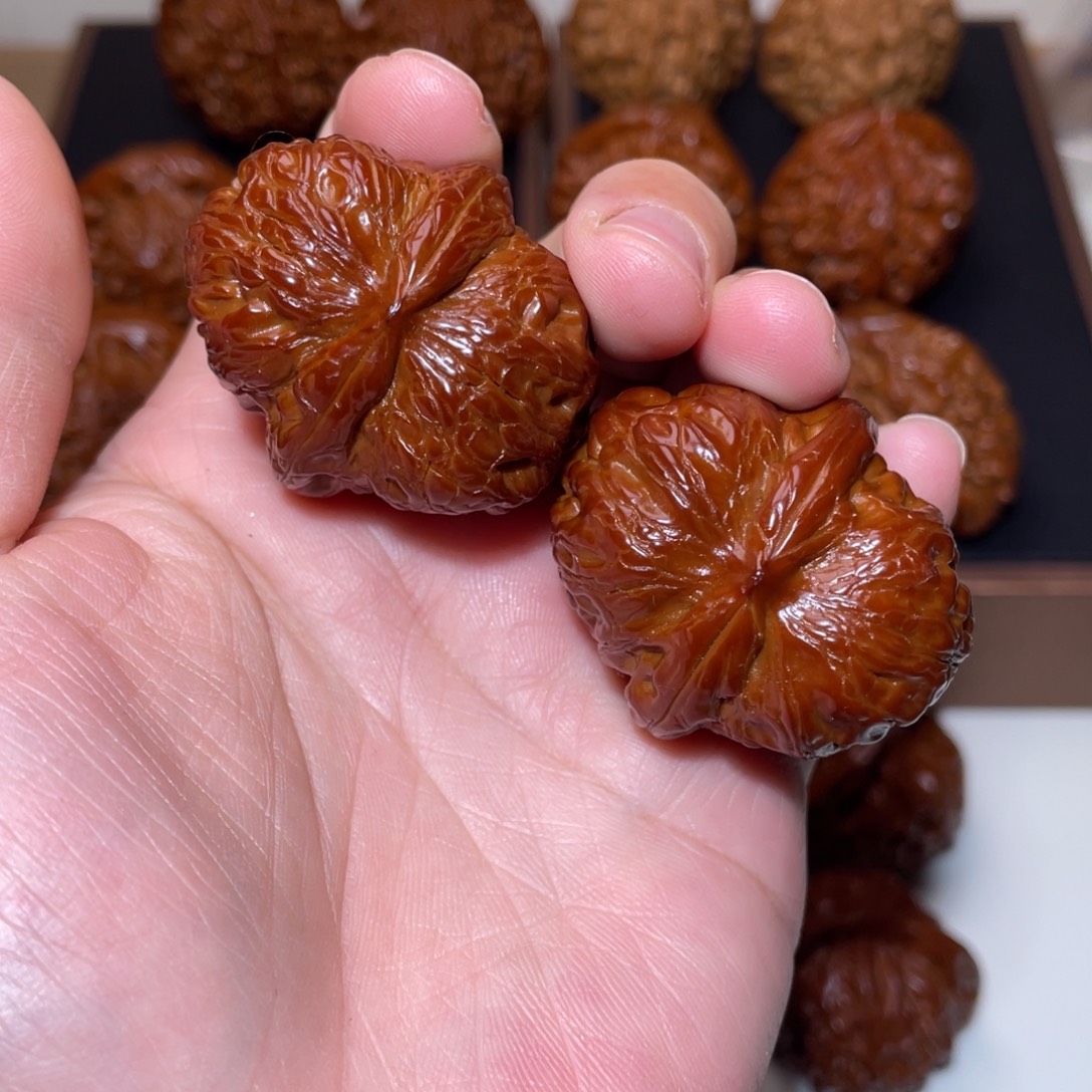 文玩核桃吊坠元宝