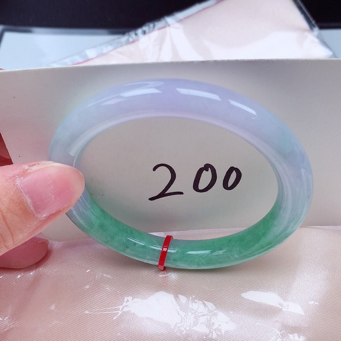 翡翠手镯未镶嵌翡翠