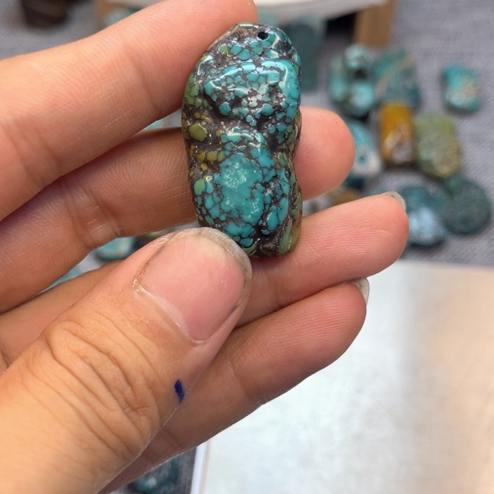 啦***啦绿松石未镶嵌颈饰