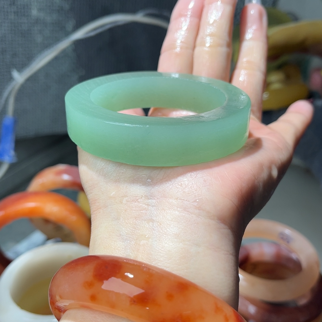 ꧁***꧂石英质玉未镶嵌手镯定制