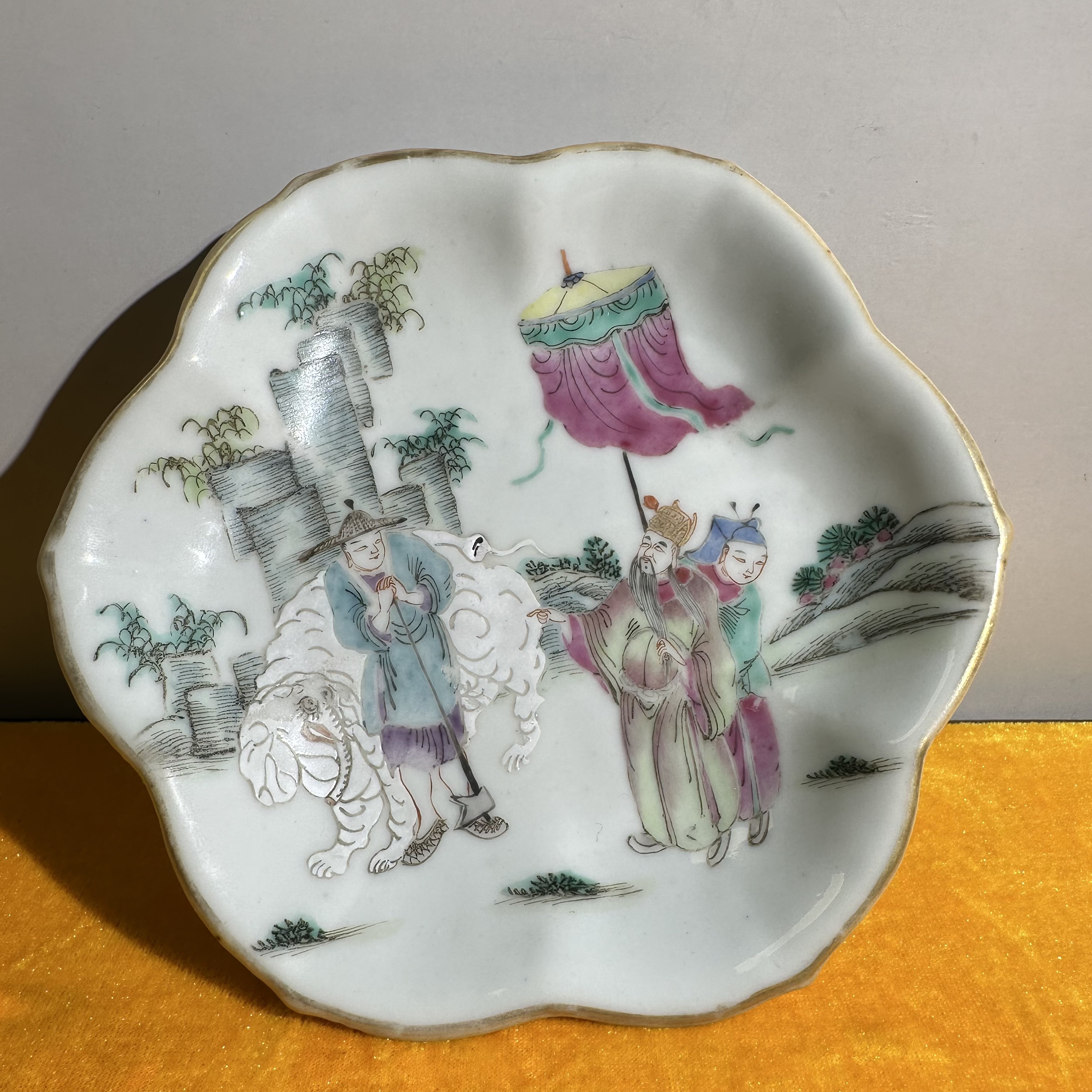 清同治/粉彩人物故事海棠盘/极美82/全品/C1102013/朝阳文物