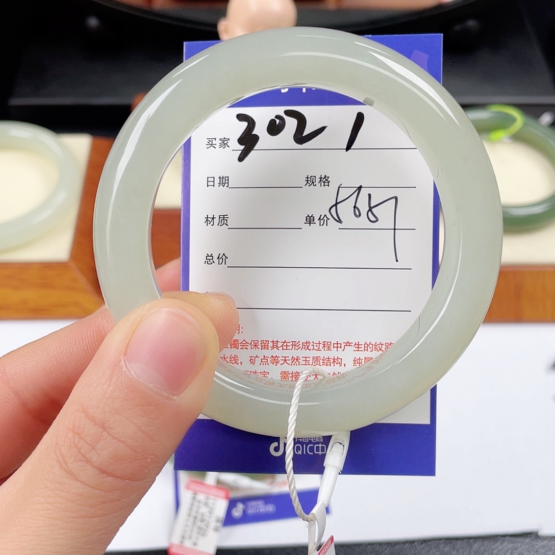 和田玉手镯未镶嵌