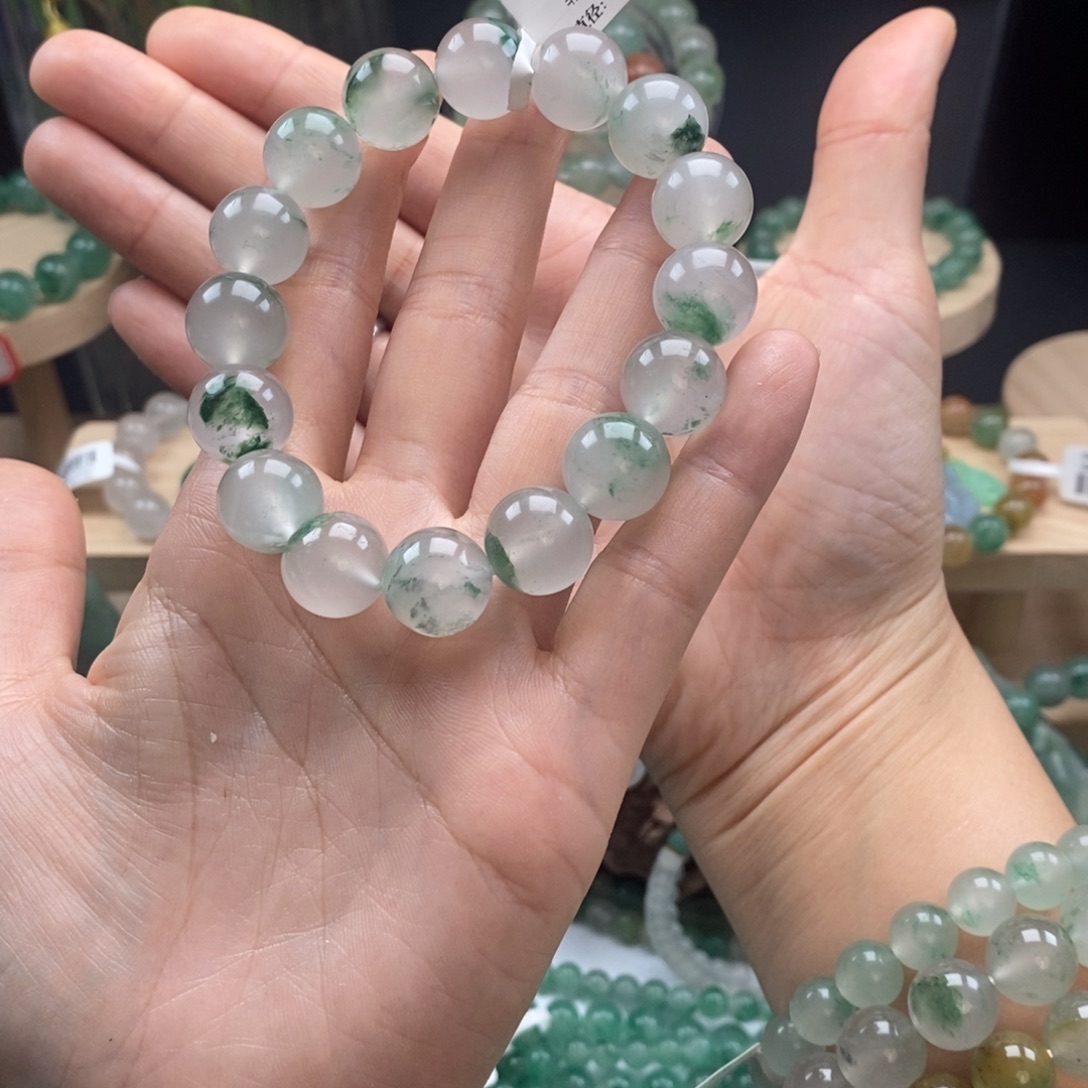 嘉***铭石英质玉未镶嵌手链