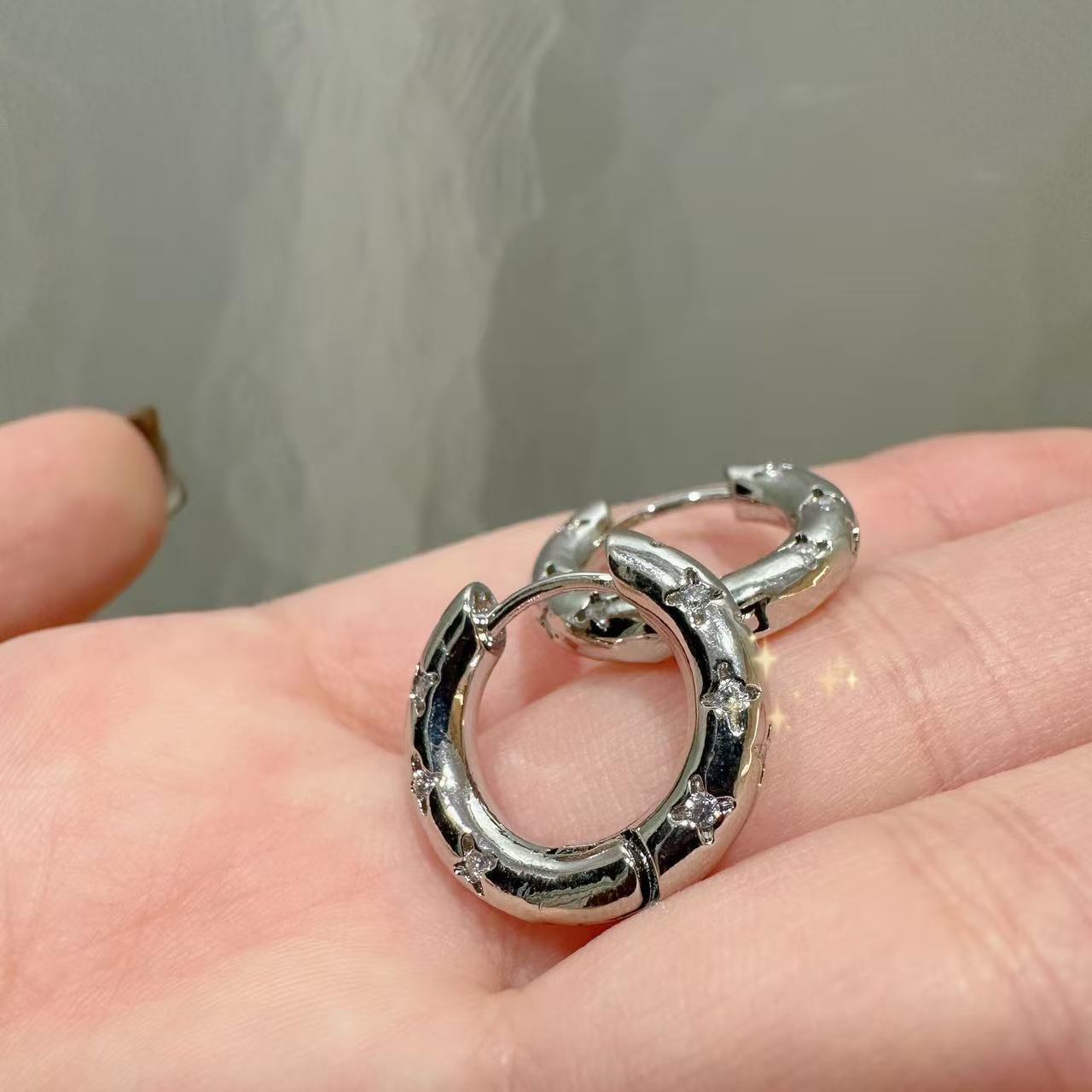 铜合金耳饰 巴黎家金银四芒星锆石耳扣气质时尚百搭复古精致轻奢