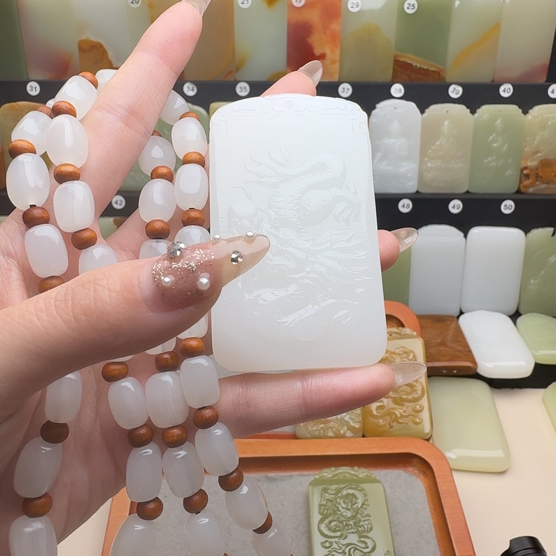 T***峰生肖龙，一物一拍所见即所得