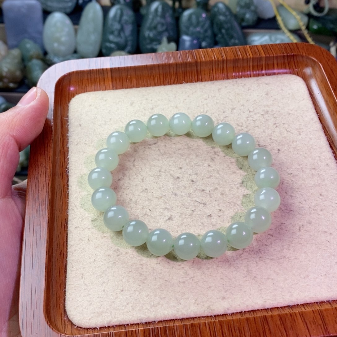 和田玉颈饰未镶嵌小****?