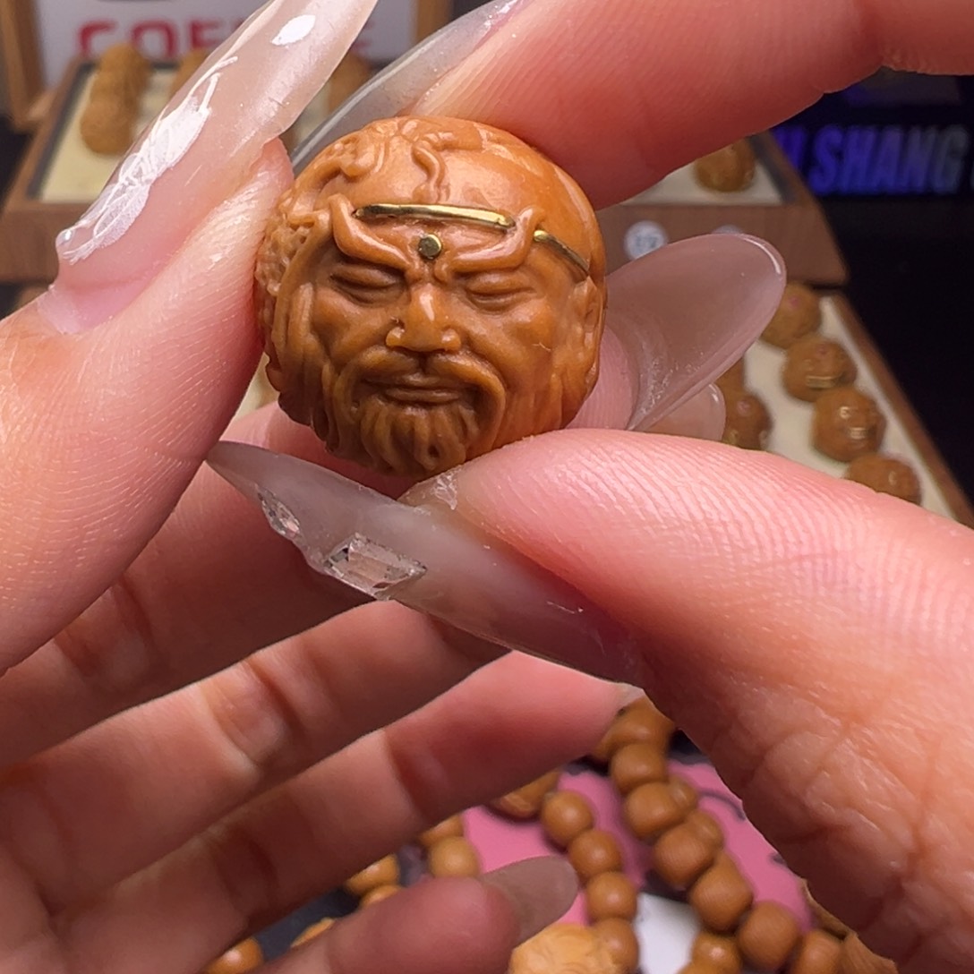 文玩核桃把件镶嵌款玉龙关公18左右尺寸全品有正常封口线