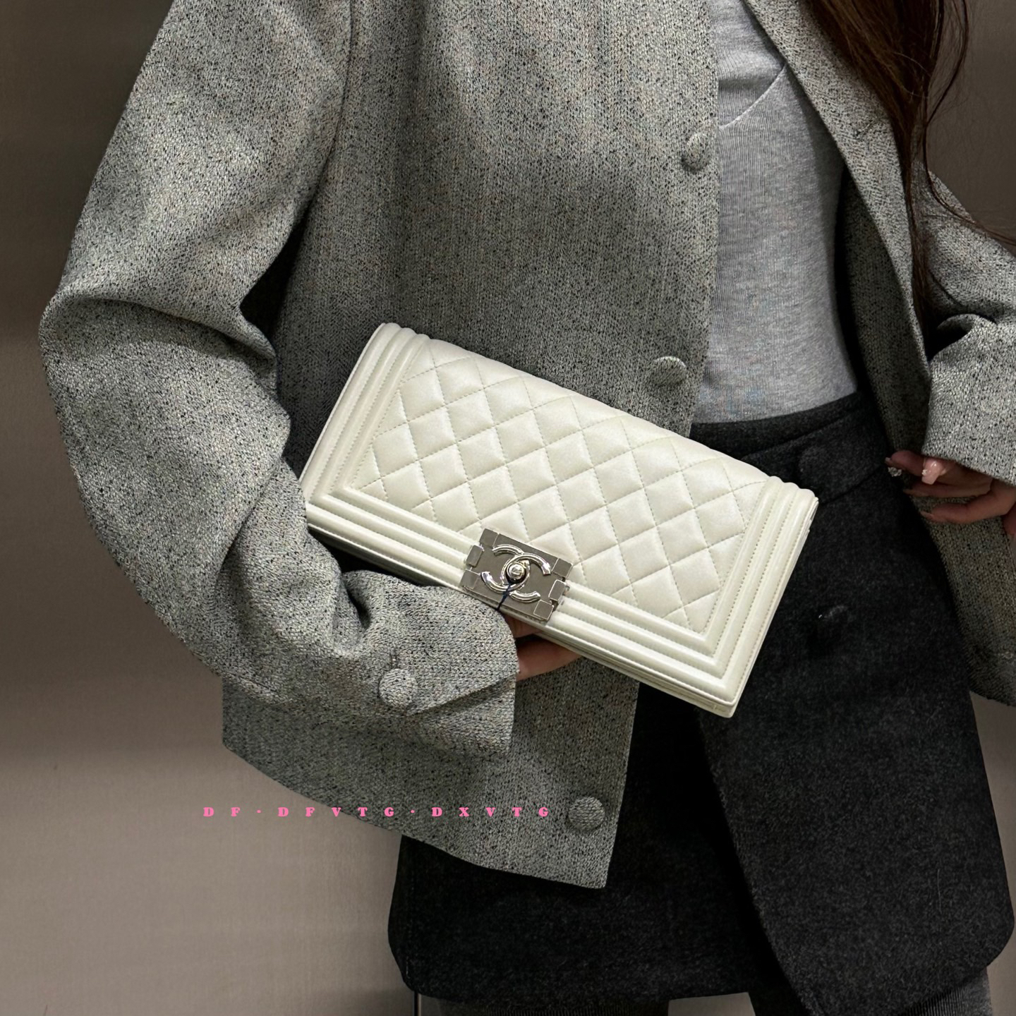 95新 Chanel/香奈儿 chanel 珍珠白leboy手拿包（可配链条