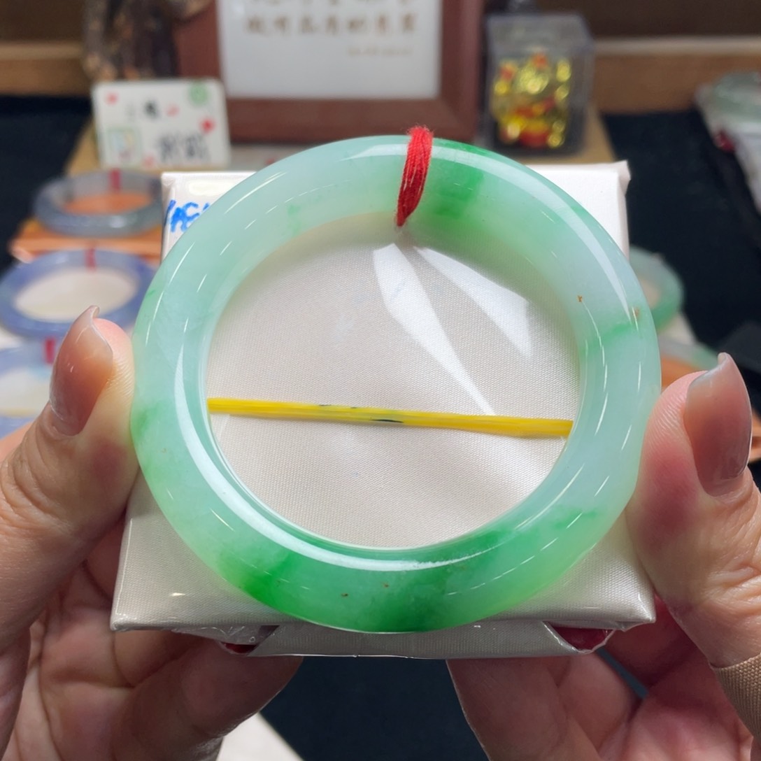 翡翠手镯未镶嵌翡翠56圆条有纹裂