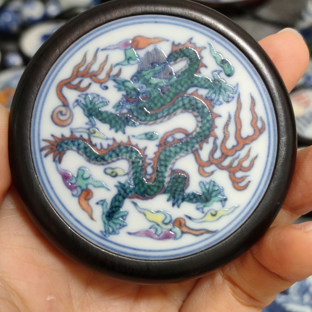 瓷片行***货斗彩龙挂件一个一个