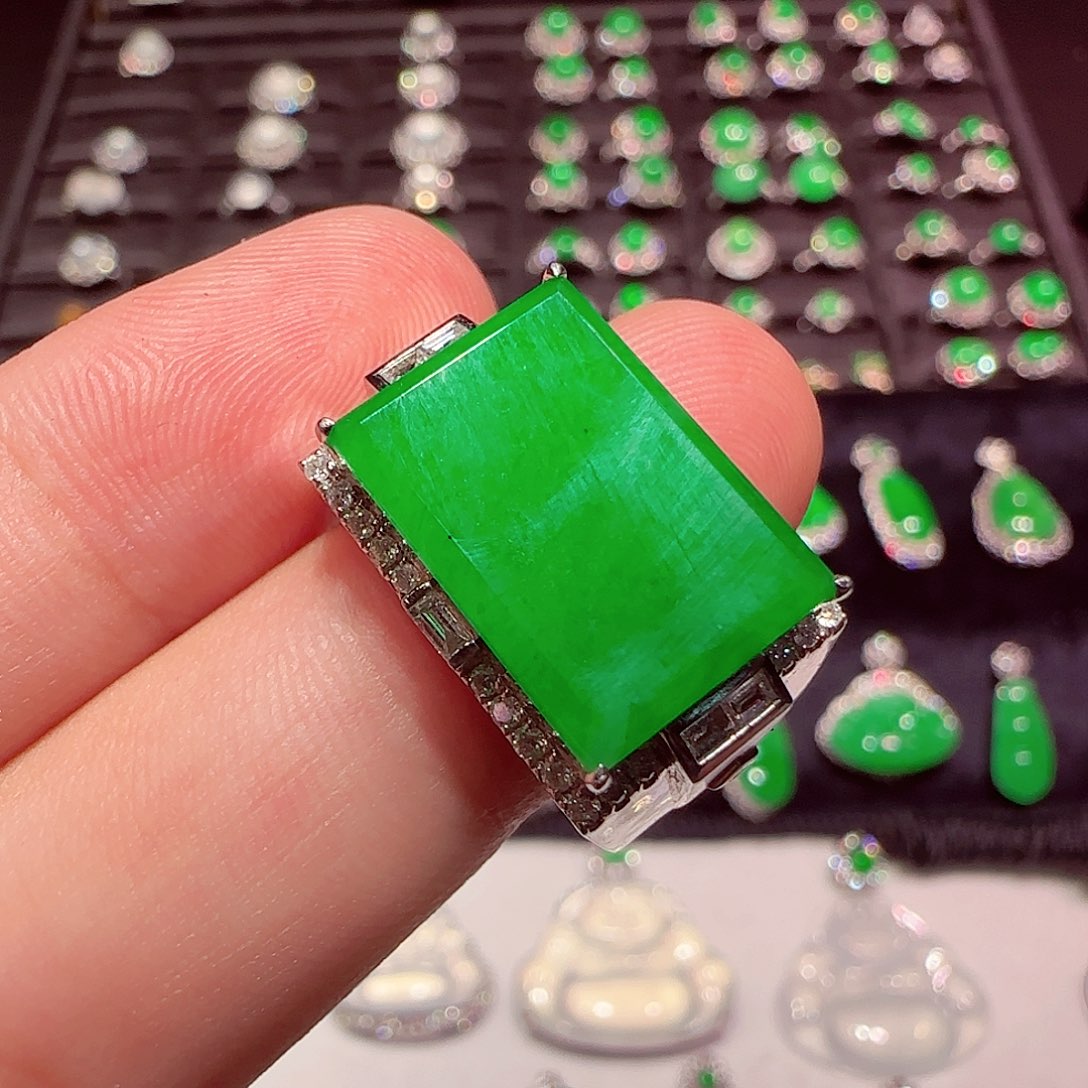 翡翠18K金镶嵌戒指戒指