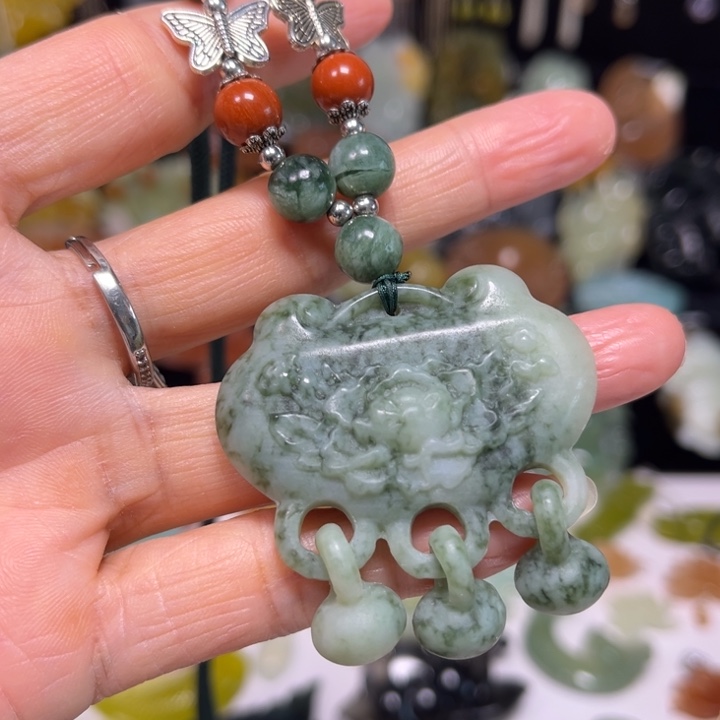 蛇纹石玉未镶嵌吊坠(赠链)