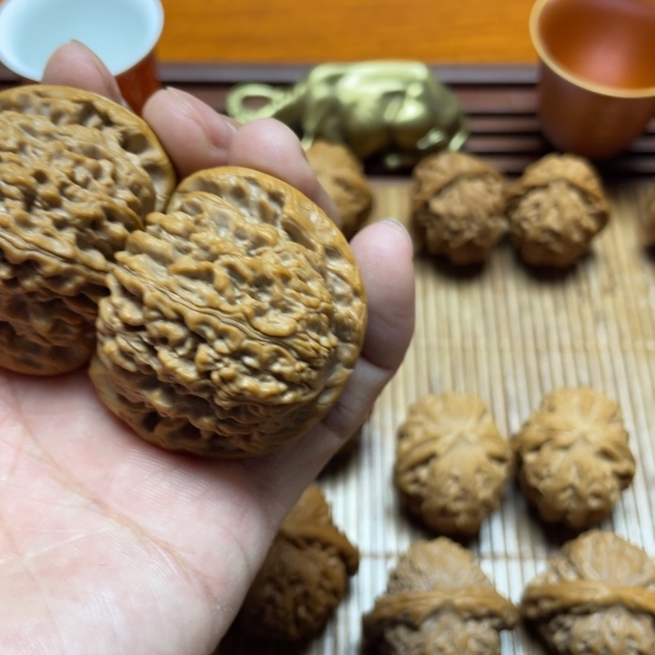 等***，文玩核桃把件文玩核桃