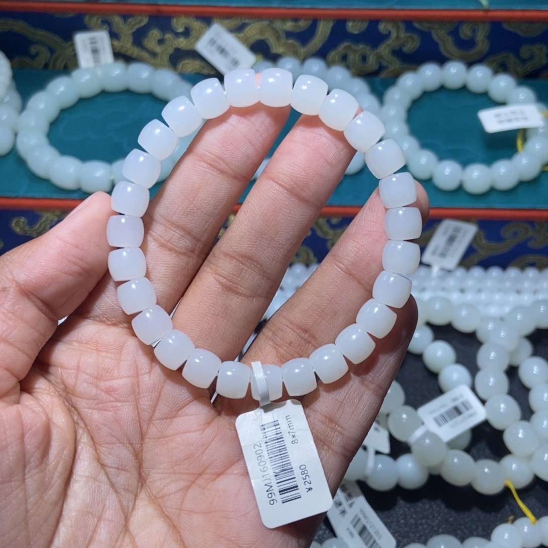 ****方和田玉未镶嵌手串8m直切