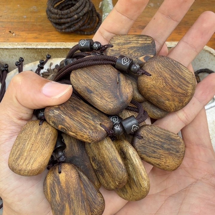 沉香碎屑沉香小牌子块料多样性发一