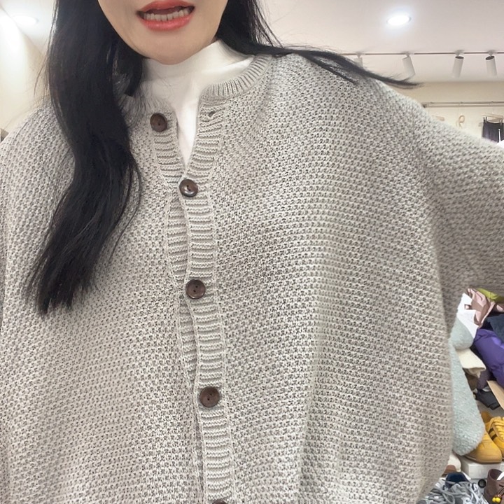 大瑶瑶同款日系奶灰色针织衫