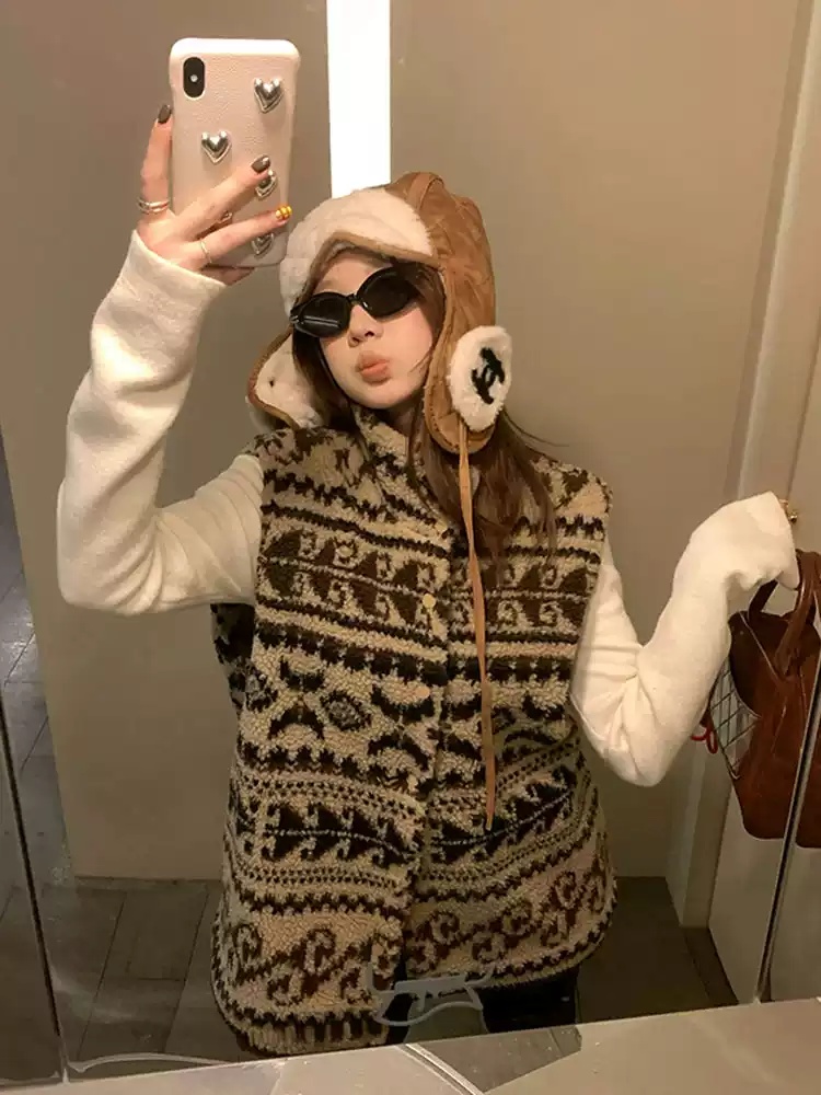 费尔岛提花羊羔毛马甲女2025新款立领韩系皮绒皮毛一体马甲