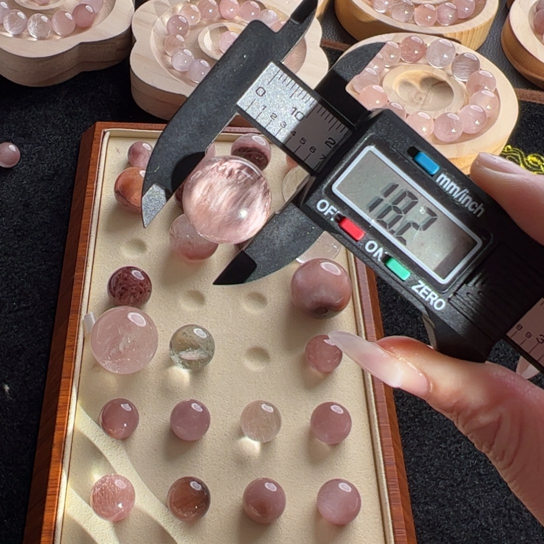 灞***奔未镶嵌手链水晶18.2m定制通孔不退不换