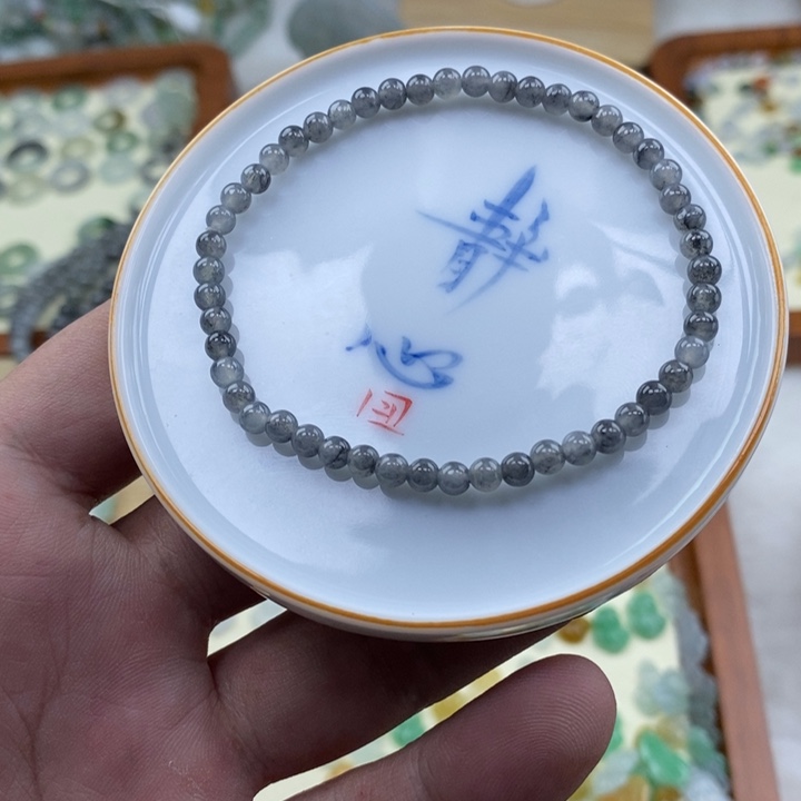 翡翠未镶嵌吊坠(不含链)卡3.8乌鸡手串